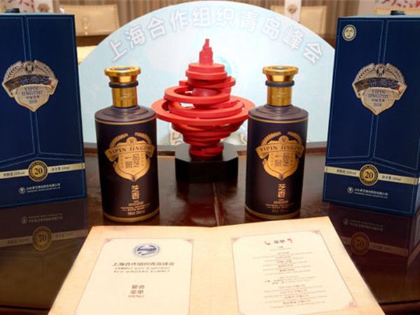 以實(shí)力加冕!上合峰會(huì)贊助企業(yè)授牌儀式隆重舉行,一品景芝·芝香被授予峰會(huì)指定用酒!